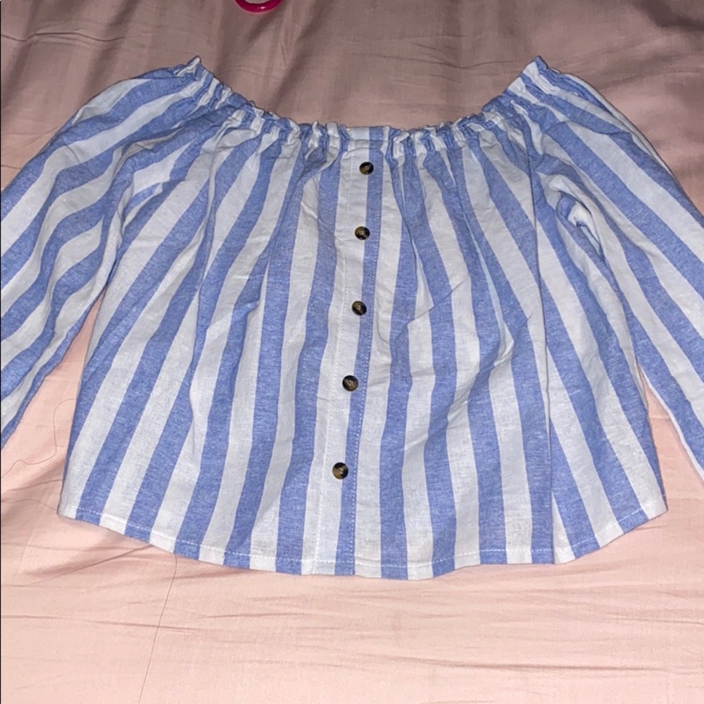 Blue and white long sleeve crop top